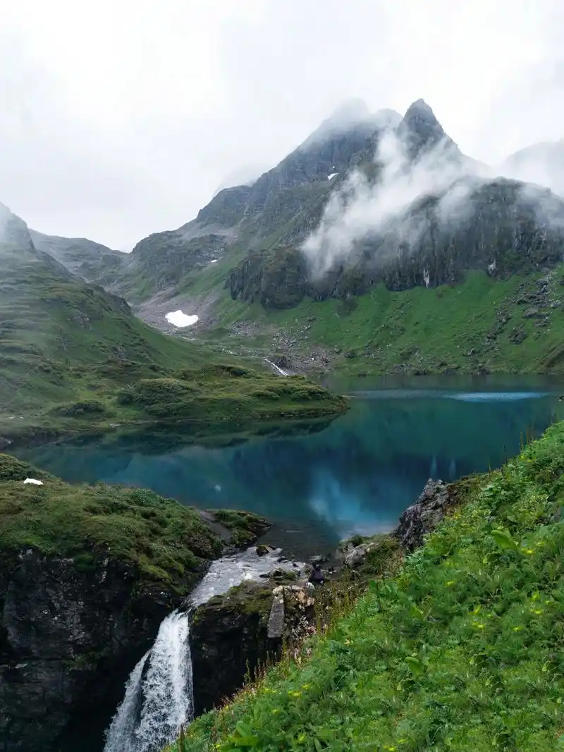 云南南极洛徒步攻略:天堂般的美景,交通,住宿,美食一网打尽!