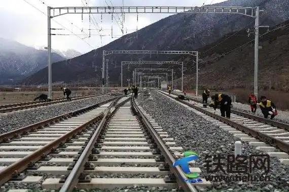 "猫头鹰"呵护拉林铁路安全 - 铁路一线 - 铁路网