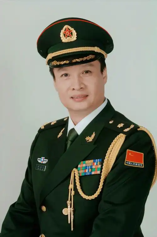 歌唱家阎维文陪妻抗癌15年不退缩他的一番话让妻子老泪纵横