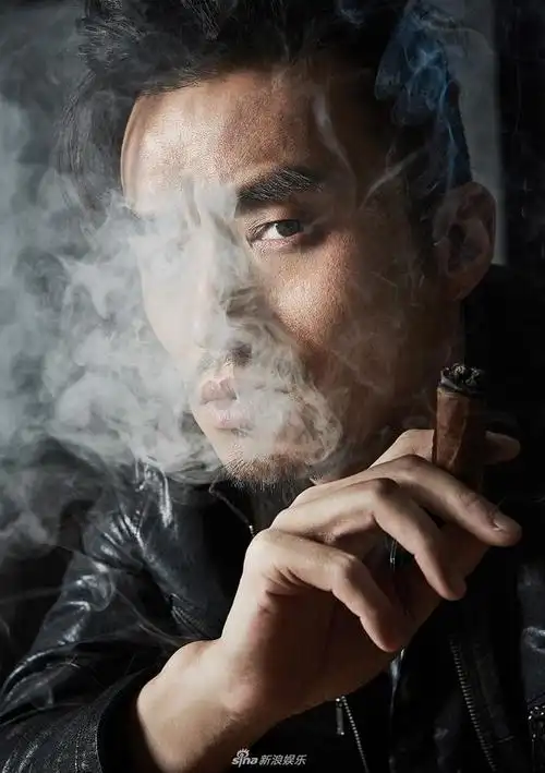 武强"光速反派"写真曝光 硬汉霸气外露