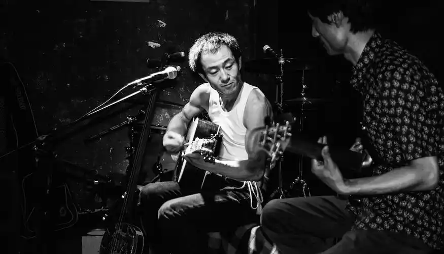 赵牧阳的两张面孔