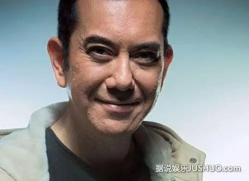 黄秋生恭喜成龙当选会长 笑其认错英王子很精彩