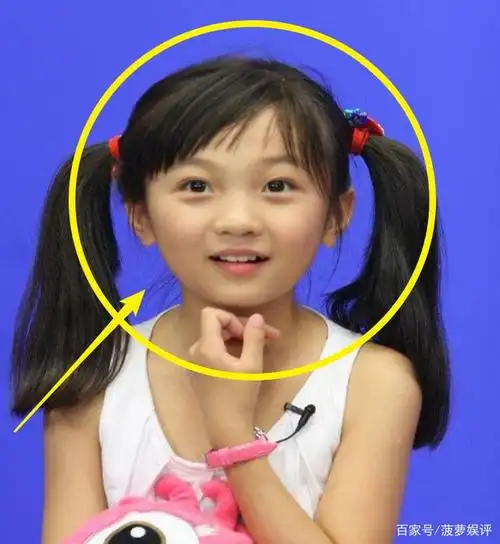 关晓彤林妙可久违再同框,看清颜值对比,谁才是真正的女神很显然