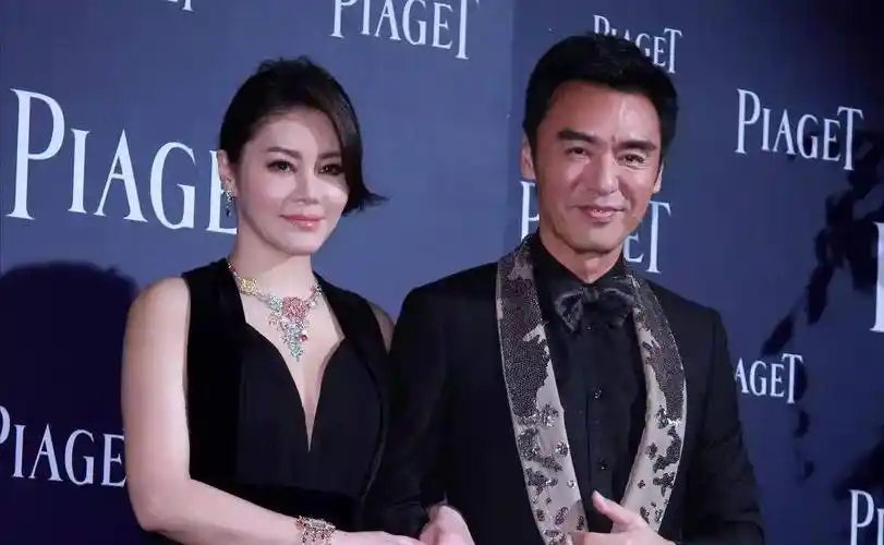 独自带俩娃的钟镇涛,再娶新人还清1亿债务_章小蕙_生活_范姜