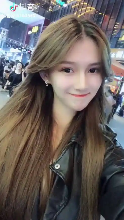 你的女朋友已上线请签收一本正经游客照