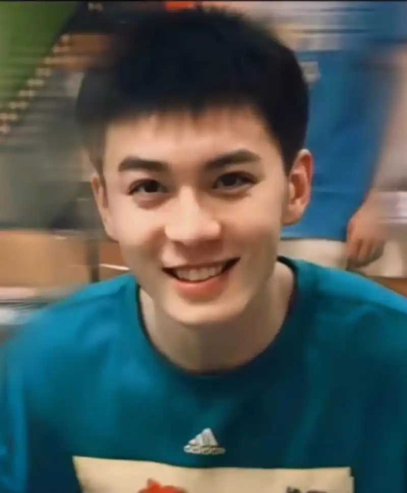 这颜值不输影星影帝呀!中国男篮90最帅一哥～杨鸣