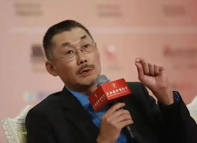 漫长的季节王佳佳曾与大27岁导演何平传绯闻现成贤妻良母