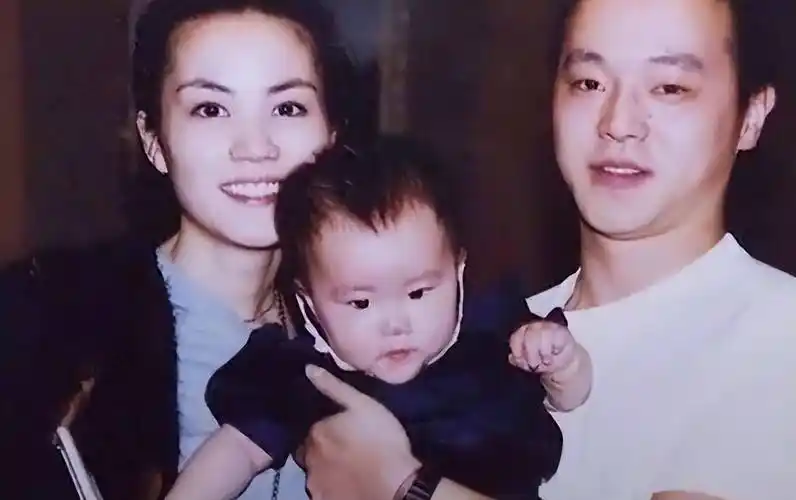 王菲前夫窦唯:两段婚姻两个女儿,两份嫁妆背后是深沉的父爱_音乐_父亲