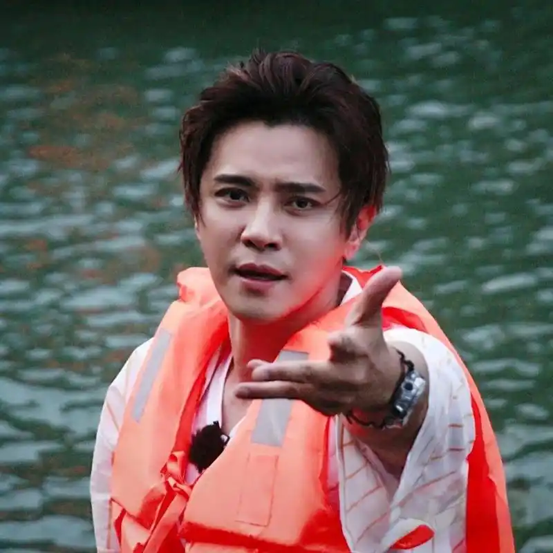 罗志祥# 早期的无美颜罗志祥照片,你觉这颜值帅吗?