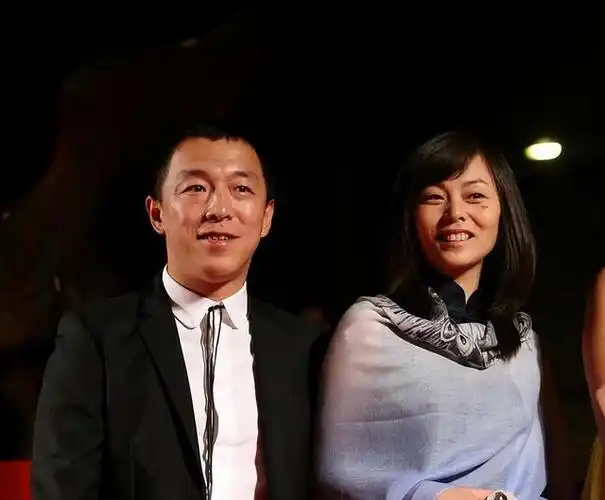 黄渤:凡人出身,逆袭成影帝,成名后和原配妻子结婚,恩爱至今!