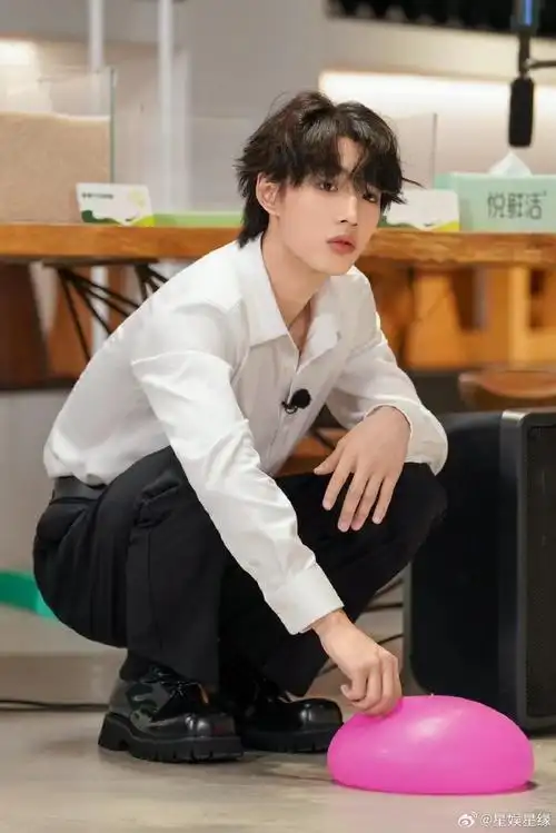 杨迪偷林秋楠的腿##青春环游记