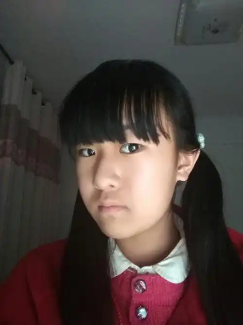 我长这样,小学狗一枚,适合剪空气刘海内扣短发么?(人丑勿喷)