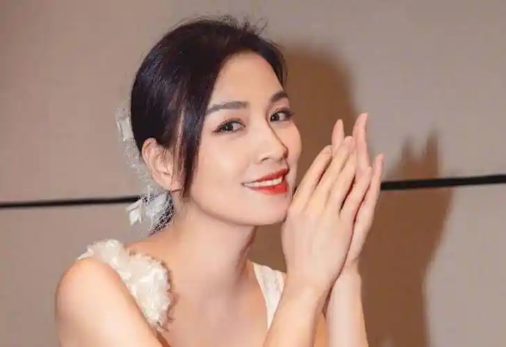 张庭11岁女儿自夸好看,称女儿自信随自己,网友的评论却很真实_林瑞阳