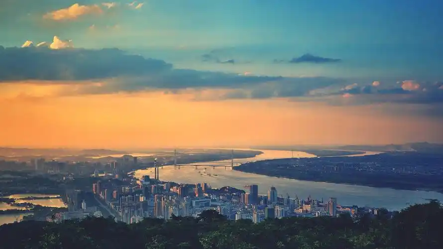 黄石位于湖北省,武汉城市圈的副中心城市.