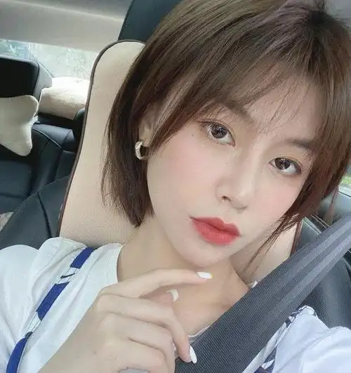 2021流行的短发发型女减龄【2021流行的短发发型女锁骨】