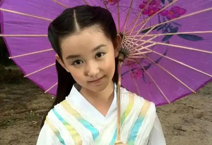 00后小花蒋依依,还能翻身吗?【爱哟网】