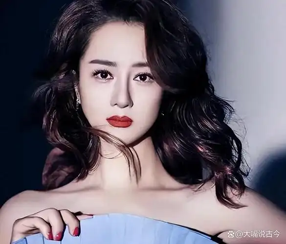 李依晓通过一次次精彩的表演,成功地提升了自己的演技实力和知名度.