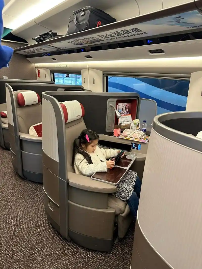 智能动车商务座,我终于打卡到这个圆形弧度的商务座了.