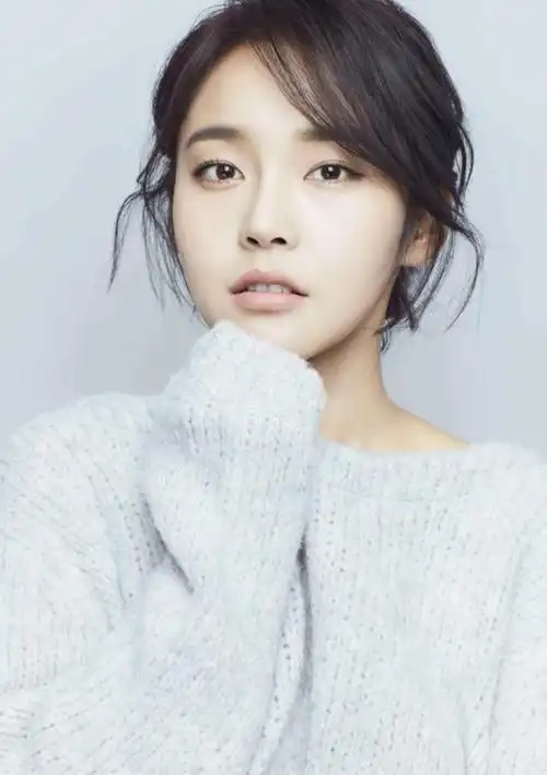 清纯脱俗的美女张佳宁