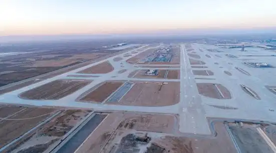 北京大兴国际机场跑道道面全面贯通