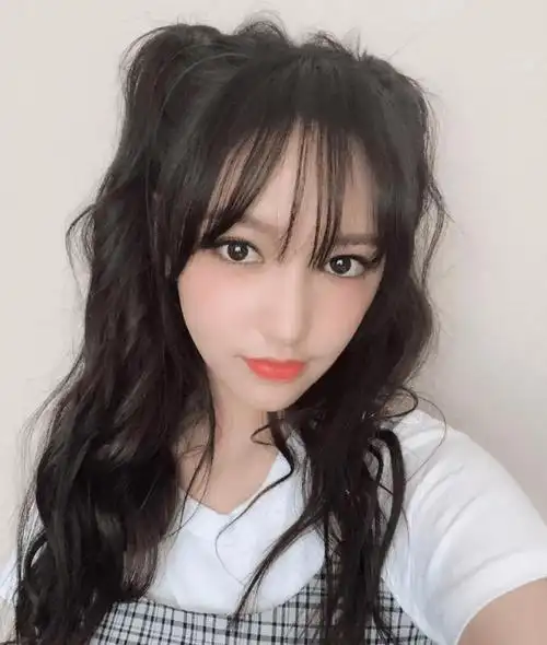 程潇这"麻花坐姿"绝了!