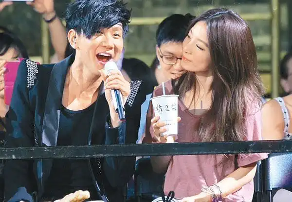 林俊杰向hebe告白女方冷回应就是朋友图