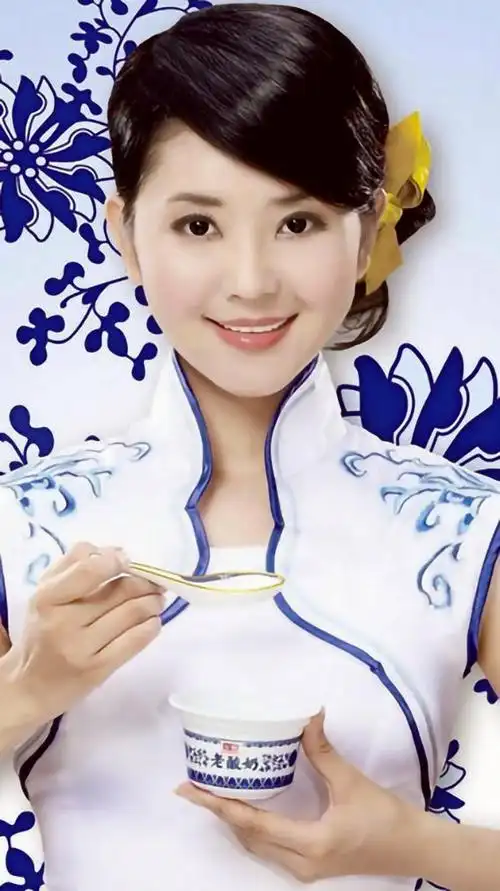 央视一姐方琼的消失是整个主持界的悲哀和损失