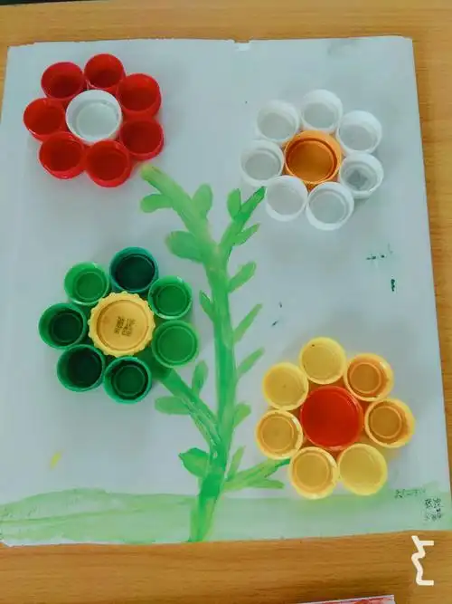 5月份以来,白茅小学开展了以"变废为宝"为主题的手工制作活动,师生们