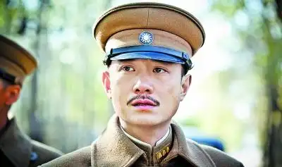 历史上,对于张学良的评价褒贬不一,而文章出演少帅,也是一件颇有争议