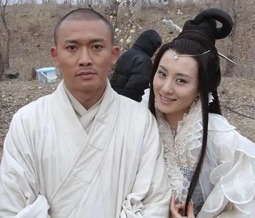 其实这不是聂远第一任妻子,聂远的前妻叫王惠,也是一名演员,曾经在同