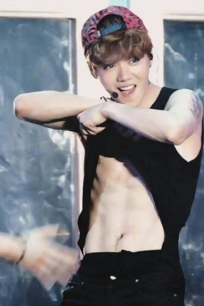 鹿晗,舞台肌肉男.