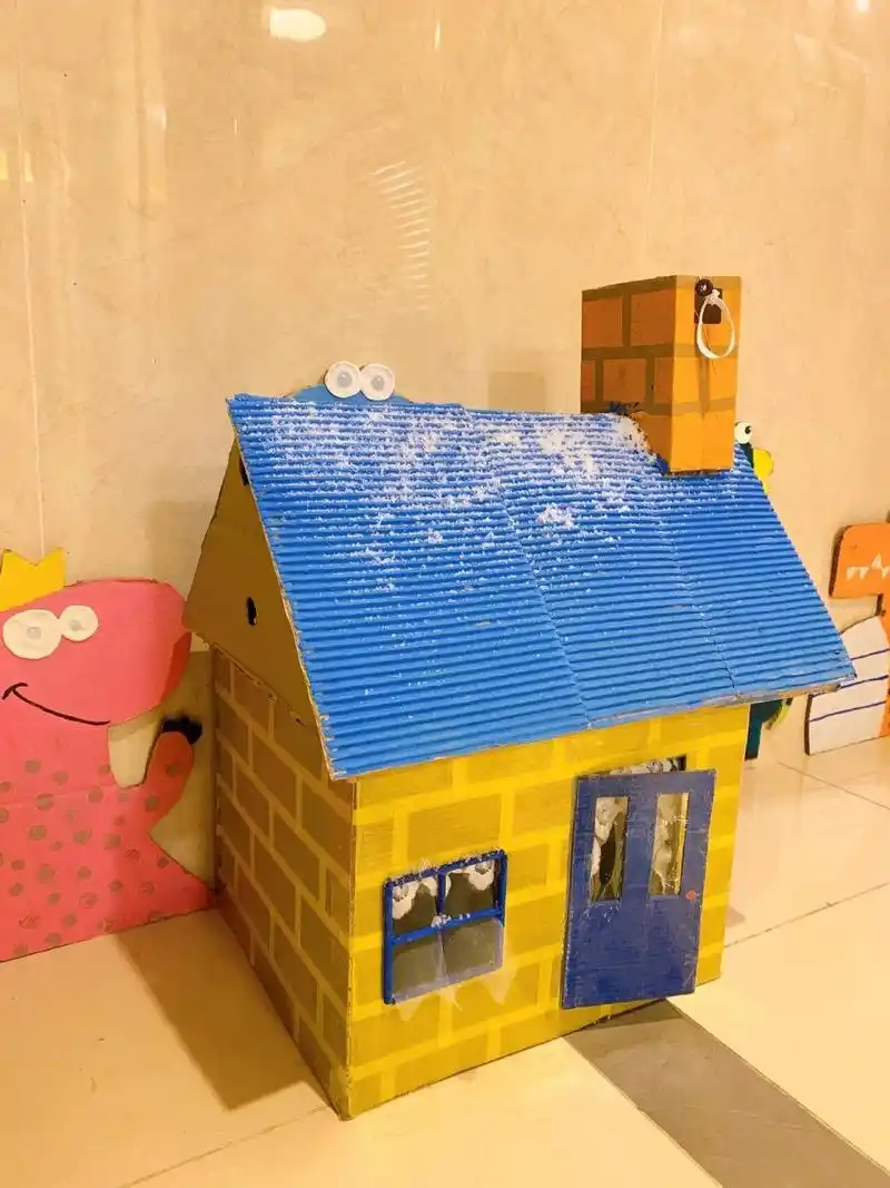 用废弃的纸箱94做一个小房子92 材料:纸箱94,热熔胶,透明胶,美