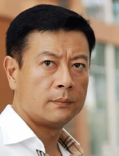 知名演员巫刚从木匠到演员与前妻离异选择不婚61岁无儿无女