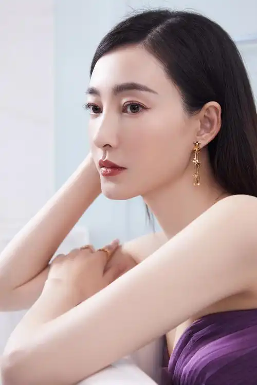 王丽坤姐姐没有让人失望啊点点星辰熠熠生光纱裙摆尾坠入紫色银河