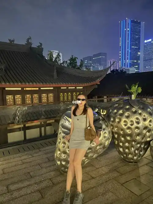 160cm110斤仍然要穿紧身超短裙