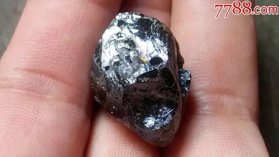 具有明显的天然陨石特征.