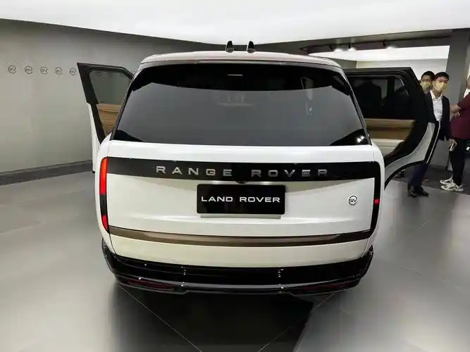 2022成都车展:路虎揽胜sv尊荣创世版上市