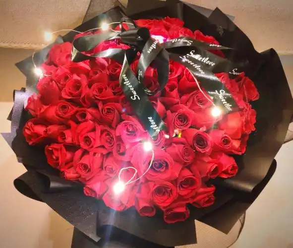 情人节送一束玫瑰给自己吧