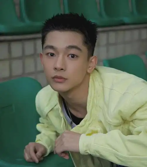 涉过愤怒的海张宥浩偶像是汤唯是潮牌主理人也被父母催婚