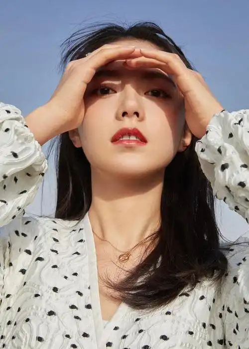 2001年8月27日出生于河南省三门峡市,中国内地女演员,就读于北京电影