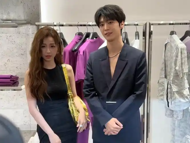 虞书欣的靴子好大##虞书欣范丞丞同框