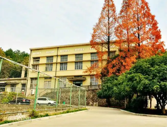 p>东海舰队子女学校创办于1969年,是全军十四所普通高中之一.