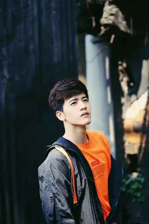 李宗霖时尚街拍图片