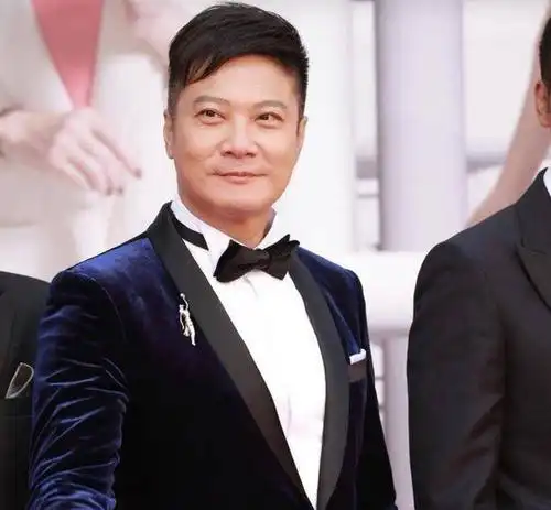 钱嘉乐获女儿庆祝父亲节快乐,曾为女儿80万买旅行车,方便出行