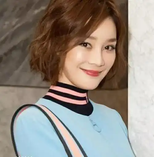 uェu短发烫微卷也是很美的