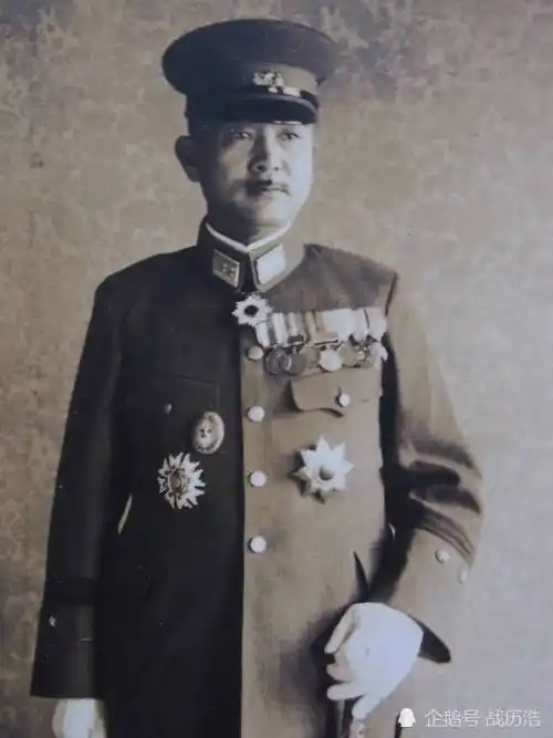 但这一总结下来,我竟然也客观的抛开鬼子因素感觉二战日军军装确实帅