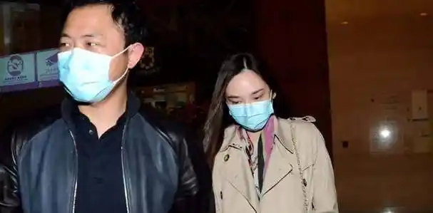 钱不钱的无所谓,女星们爱的是纪晓波这个人.