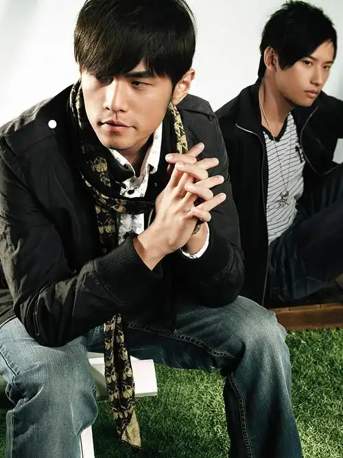 分享一组周杰伦珍贵老照片都是年少回忆呀