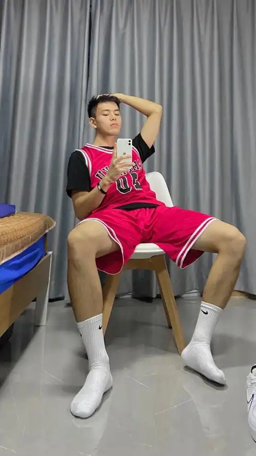 抓拍民间野生帅哥合集网友不止亿点点心动