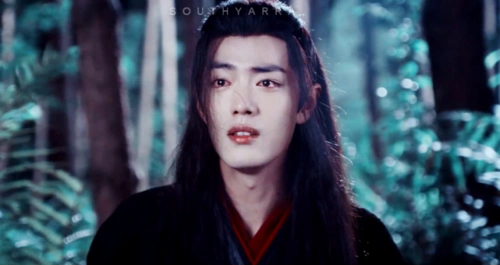 肖战也可以蹙眉地看着你哭,更可以绝望的笑着哭,这样的肖战真的让人